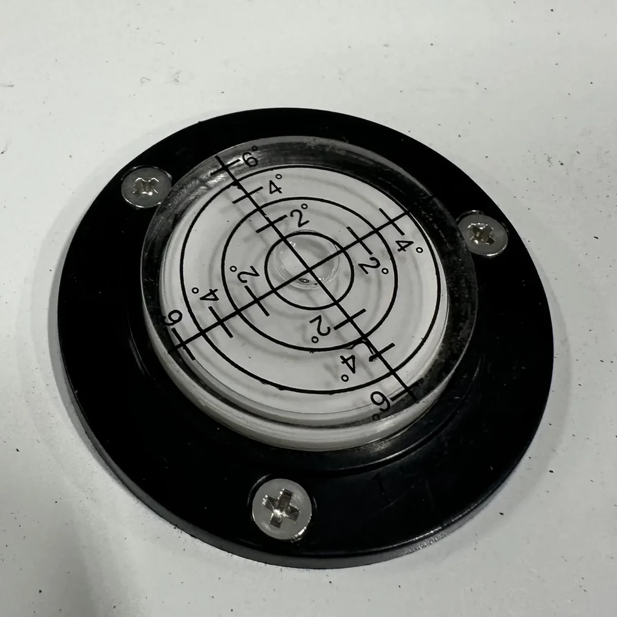 The bubble level mounted on the trailer