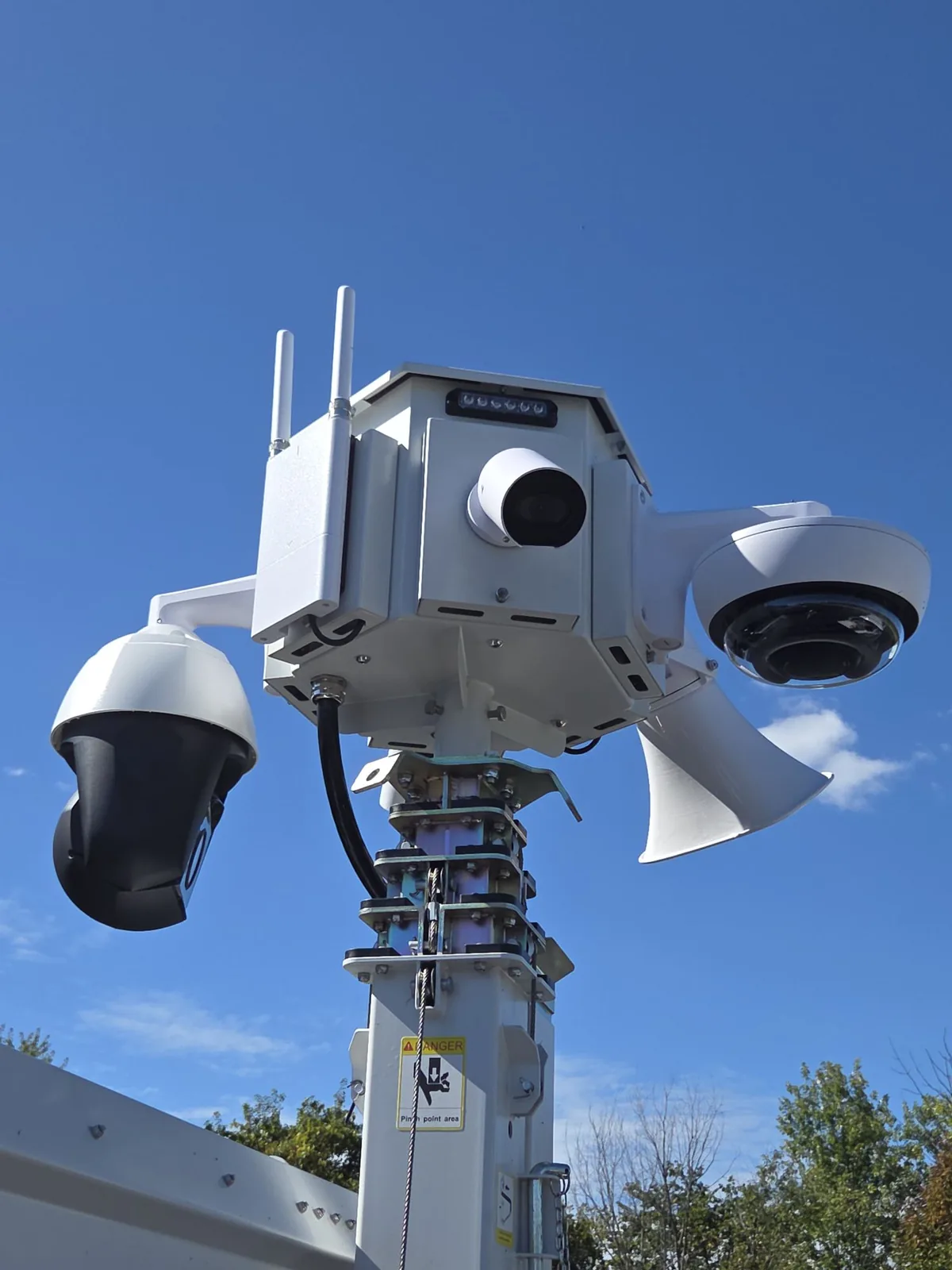 The VB4-MST mast head: the cellular gateway antennas on the central enclosure, the strobe bar, a bullet camera, a dome camera, the PTZ camera, and the speaker